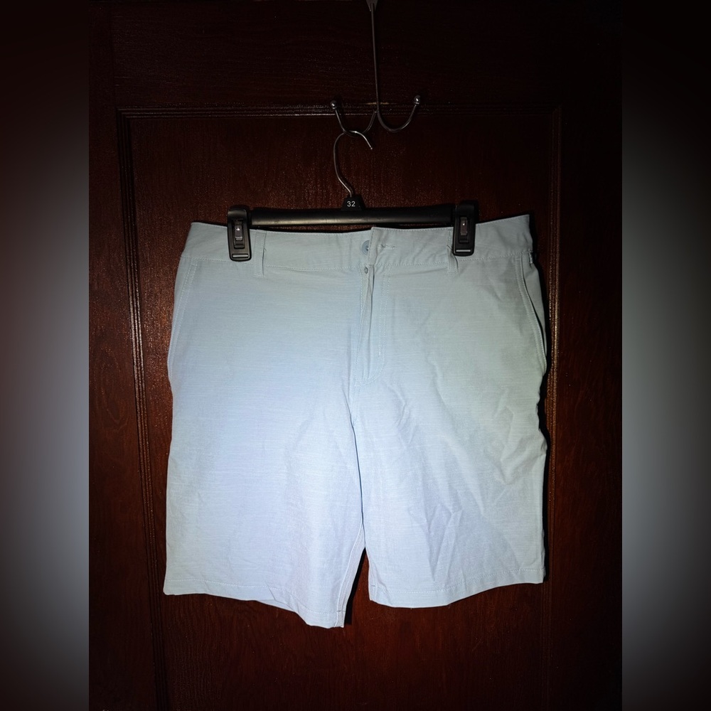 GOODFELLOW & CO — MENS 9” HYBRID SWIM SHORTS 32W LIGHT BLUE